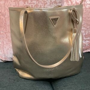Guess shoulder bay ‼️ 🛍️